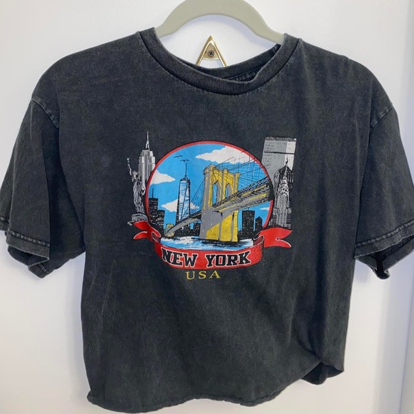 Brandy Melville New York Tee - Picture 2 of 3